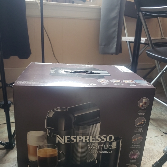 Expresso machine - Picture 3 of 3